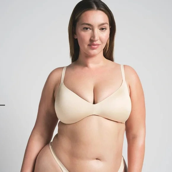 BNWT SKIMS Wireless Form Push Up Plunge Bra- 32DD (Sand) - Picture 2 of 5